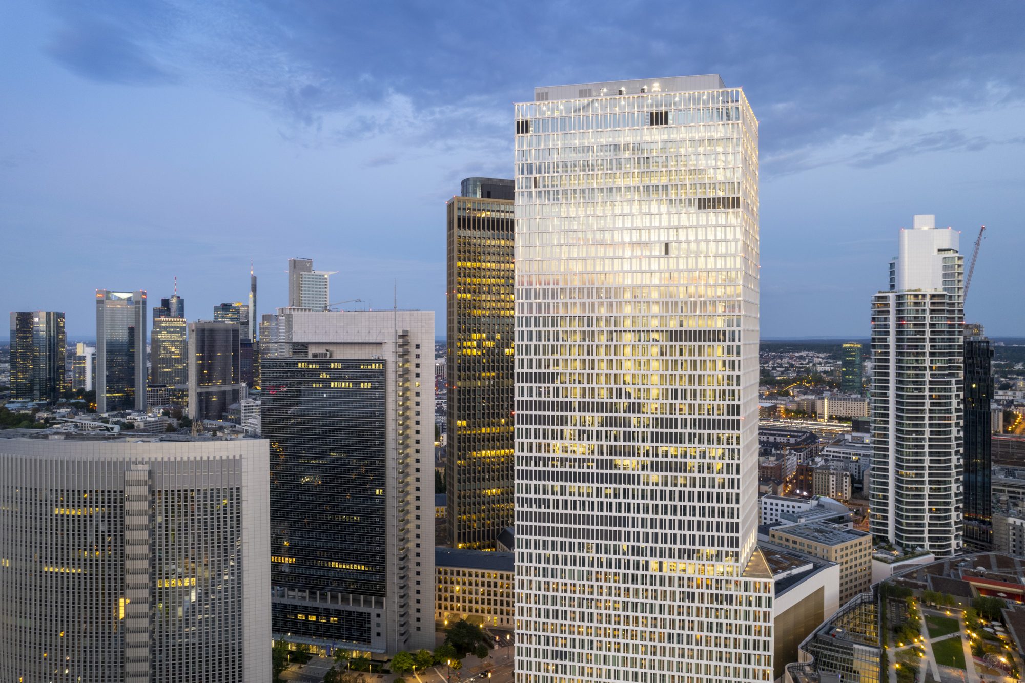 Dun & Bradstreet and Winheller are leasing around 3,000 m² at ONE