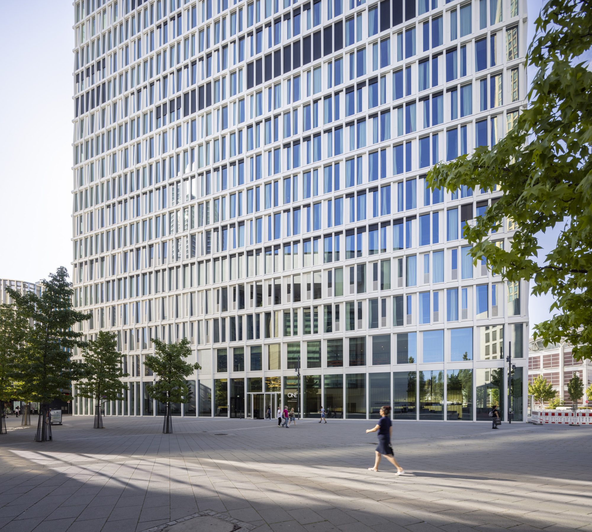 Institutional Investment Group GmbH (2IG) and Rabobank are leasing around 2.200 m² at ONE